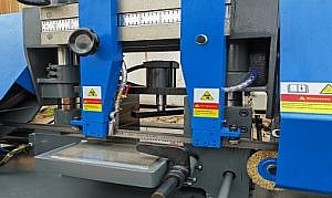 Фото 13 - MetalTec MBS 330 CА автоматический колонный ленточнопильный станок.